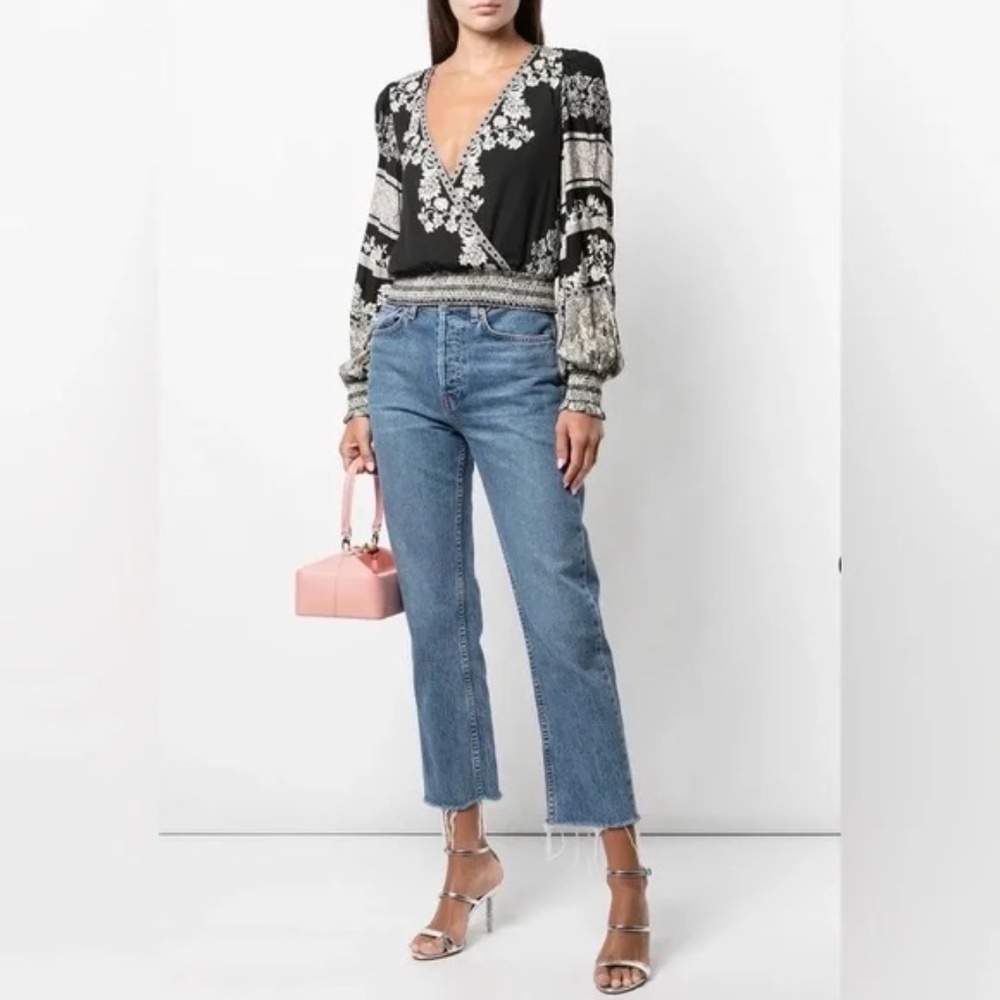 ALICE + OLIVIA Catherine Black White Cropped Wrap-Effect Floral-Print Crepe Top - Picture 7 of 8
